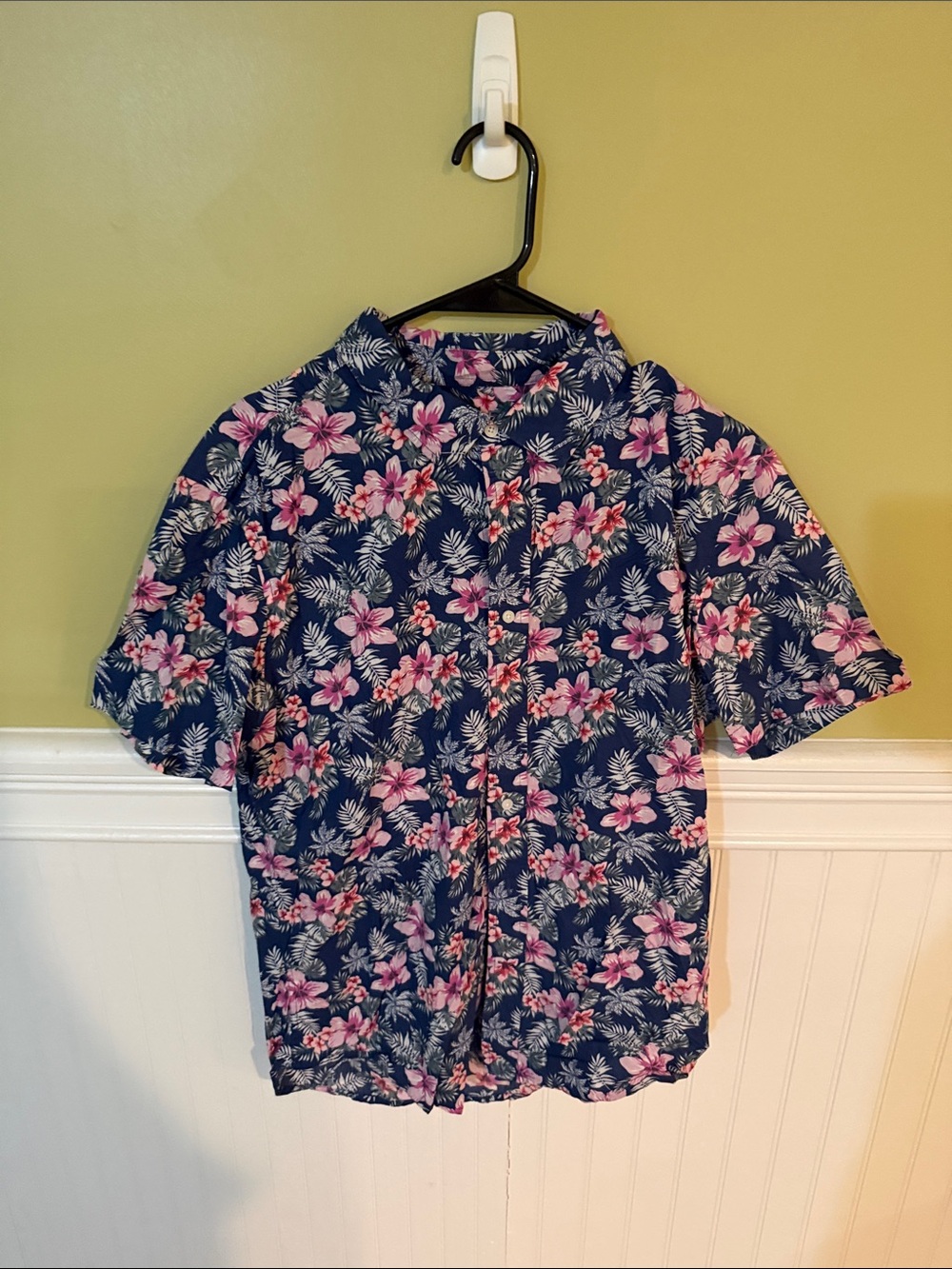 Slate & Stone Men's Size M Navy Short-Sleeve Button-Down with Pink Floral Print